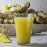 JUS DE CITRON A LA MENTHE ET GINGEMBRE